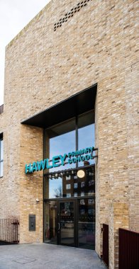 Hawley İlkokulu öğrencilerinin ana girişi boş.