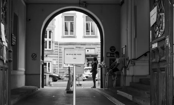 Francie Voliči jsou předvoláni k volbám do druhého kola regionálních a resortních voleb — Stock fotografie