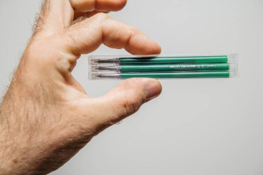 Pilot Frixion silinebilir kalem mürekkebi yeşil rengi doldurur