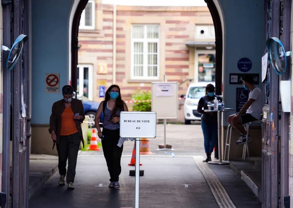 Frankrike Väljarna kallas till val för den andra omgången av regionala val och departementsval — Stockfoto