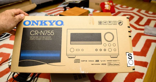 Onkyo CR-N755 síťový CD přijímač s logotypem kompaktního disku — Stock fotografie