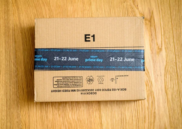 Paket Amazon Prime Day den 21-22 juni största e-handelsevenemanget i världen — Stockfoto