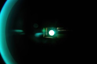 Kodak Atlıkarınca S-AV 2050 kaydırak projektörünün çalışan ışığı