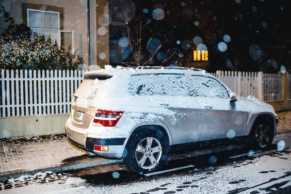 Kar manzaralı lüks SUV Mercedes-Benz GLK 4matic — Stok fotoğraf
