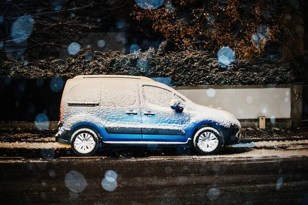 Snowing over the covered with soft snow car blue Citroen mini van — Stock Photo, Image