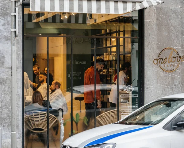 Vintage barbearia francesa e café Um amor no centro de Nice — Fotografia de Stock