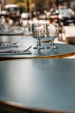 Öğle Yemeği, akşam yemeği, Kahvaltı hazır Cafe de Paris