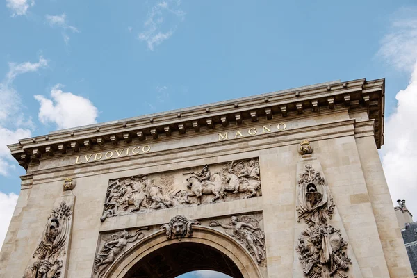 Porte Saint-Denis, París, Francia arco de triunfo — Foto de Stock