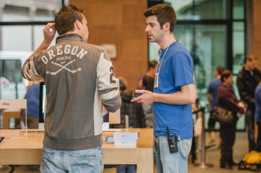yeni apple smartphone satış başlıyor