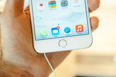 Yeni iphone 6 ve iphone 6 artı elinde