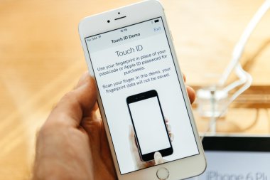 Yeni iphone 6 ve iphone 6 artı elinde