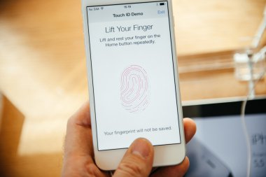 Yeni iphone 6 ve iphone 6 artı elinde