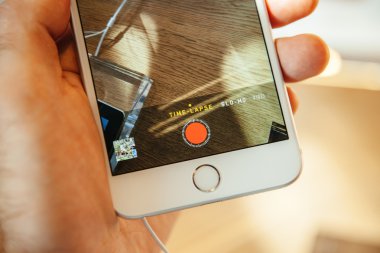 Yeni iphone 6 ve iphone 6 artı elinde