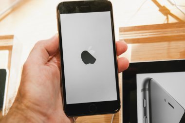 Yeni iphone 6 ve iphone 6 artı elinde