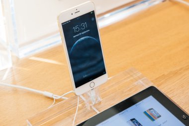 Yeni iphone 6 ve iphone 6 artı elinde