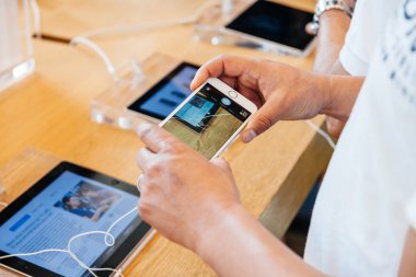 Yeni iphone 6 ve iphone 6 artı elinde