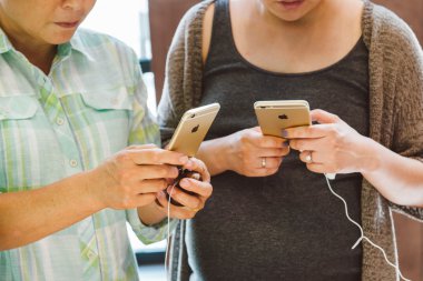 Yeni iphone 6 ve iphone 6 artı elinde