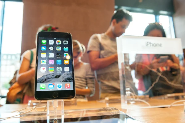 アップルの iphone 6 iphone 6 および販売開始 — ストック写真