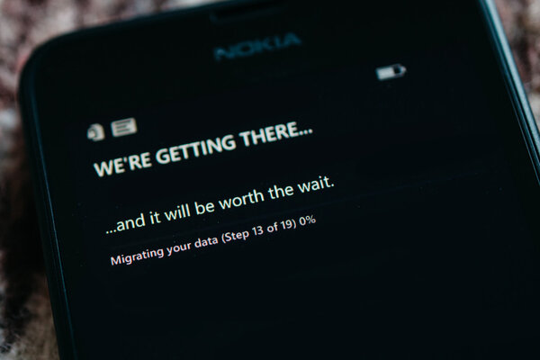 Nokia любуется Microsoft Widowntoone
