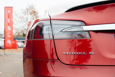 Tesla Model S elektrikli otomobil sıfır emisyon