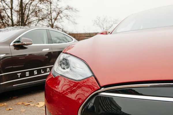 Tesla Modelo S carro elétrico zero emissões — Fotografia de Stock