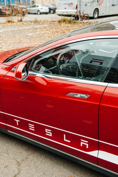 Tesla Model s Elektroauto emissionsfrei — Stockfoto