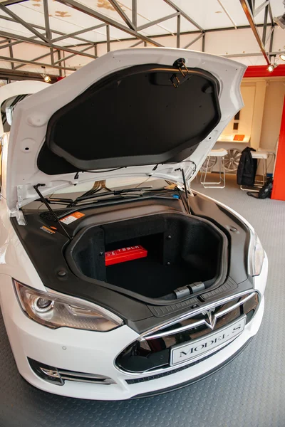 Tesla Model s Elektroauto emissionsfrei — Stockfoto