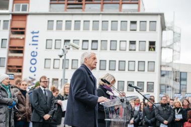 Strazburg için o Paris saldırıda sessiz gece nöbeti tutar