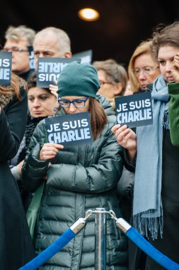 Strazburg için o Paris saldırıda sessiz gece nöbeti tutar