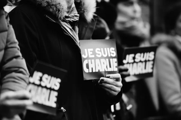 Strasbourg csendes vigil tartogat meggyilkoltak Párizs támadás — Stock Fotó