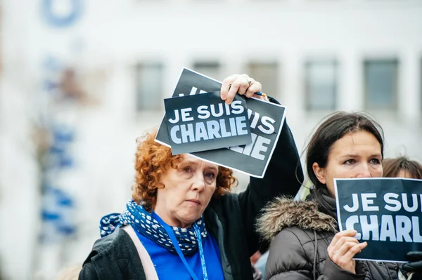 Estrasburgo mantém vigília silenciosa pelos mortos no ataque de Paris — Fotografia de Stock