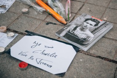 Kitle birlik ralli düzenlenen son terörist takip Strazburg'da bir