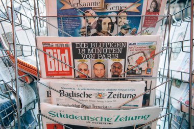 Kitle birlik ralli düzenlenen son terörist takip Strazburg'da bir