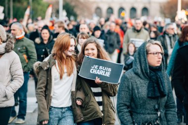 Kitle birlik ralli düzenlenen son terörist takip Strazburg'da bir