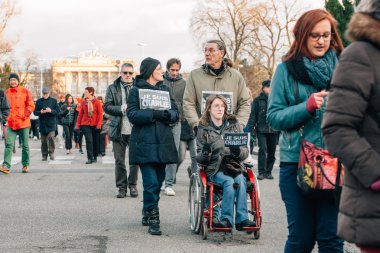 Kitle birlik ralli düzenlenen son terörist takip Strazburg'da bir