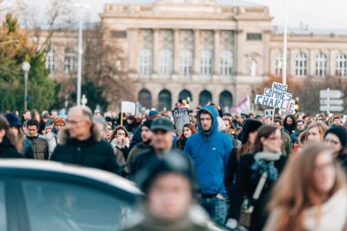 Kitle birlik ralli düzenlenen son terörist takip Strazburg'da bir