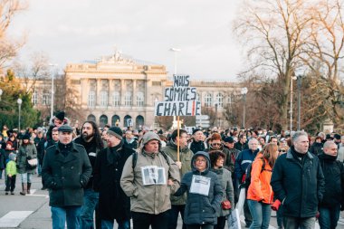 Kitle birlik ralli düzenlenen son terörist takip Strazburg'da bir