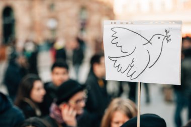 Kitle birlik ralli düzenlenen son terörist takip Strazburg'da bir