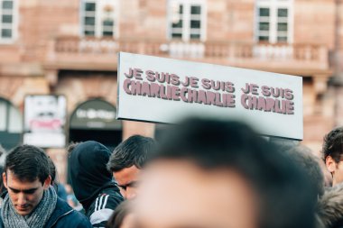 Kitle birlik ralli düzenlenen son terörist takip Strazburg'da bir