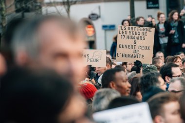 Kitle birlik ralli düzenlenen son terörist takip Strazburg'da bir