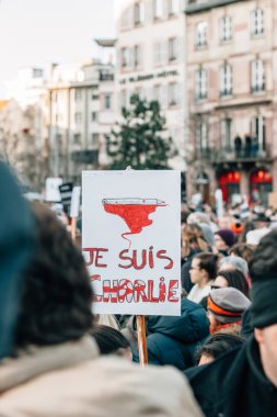 Kitle birlik ralli düzenlenen son terörist takip Strazburg'da bir