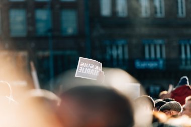 Kitle birlik ralli düzenlenen son terörist takip Strazburg'da bir