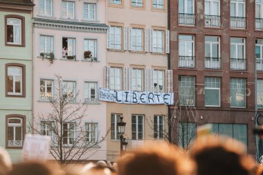 Kitle birlik ralli düzenlenen son terörist takip Strazburg'da bir