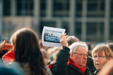 Kitle birlik ralli düzenlenen son terörist takip Strazburg'da bir