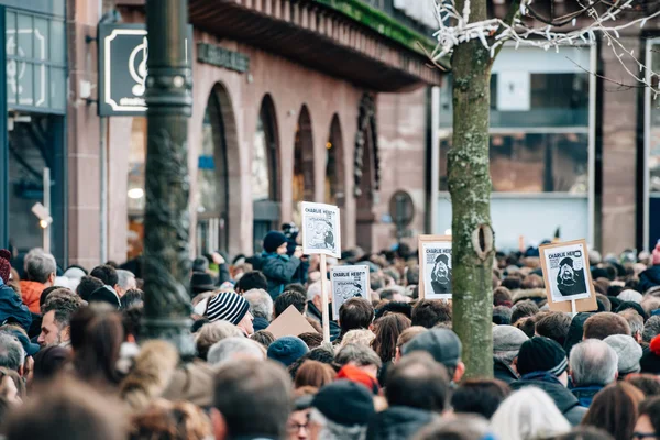 Masové jednoty shromáždění se konalo v Štrasburku po nedávné teroristické — Stock fotografie