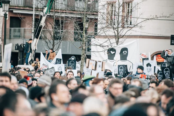 Masové jednoty shromáždění se konalo v Štrasburku po nedávné teroristické — Stock fotografie