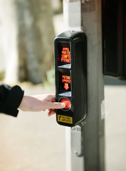 Pressing button for crossing the street — Stock Photo, Image