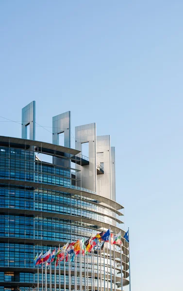 Fassade des Europäischen Parlaments mit allen EU-Mitgliedsländern — Stockfoto