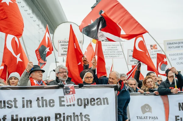 Армянская и турецкая диаспоры протестуют — стоковое фото