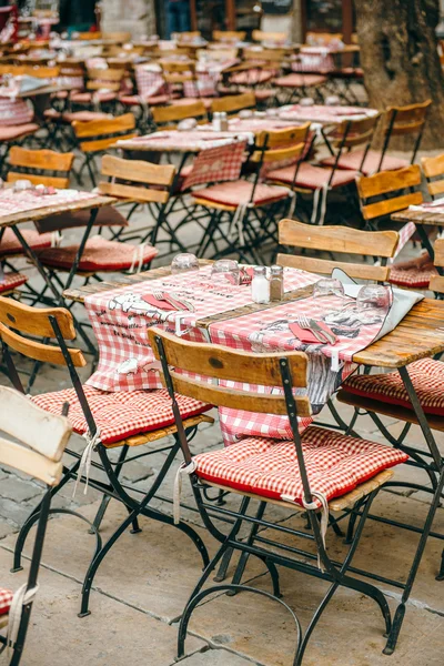 Cafe tables in French city of Lyon, France — Stock Photo, Image